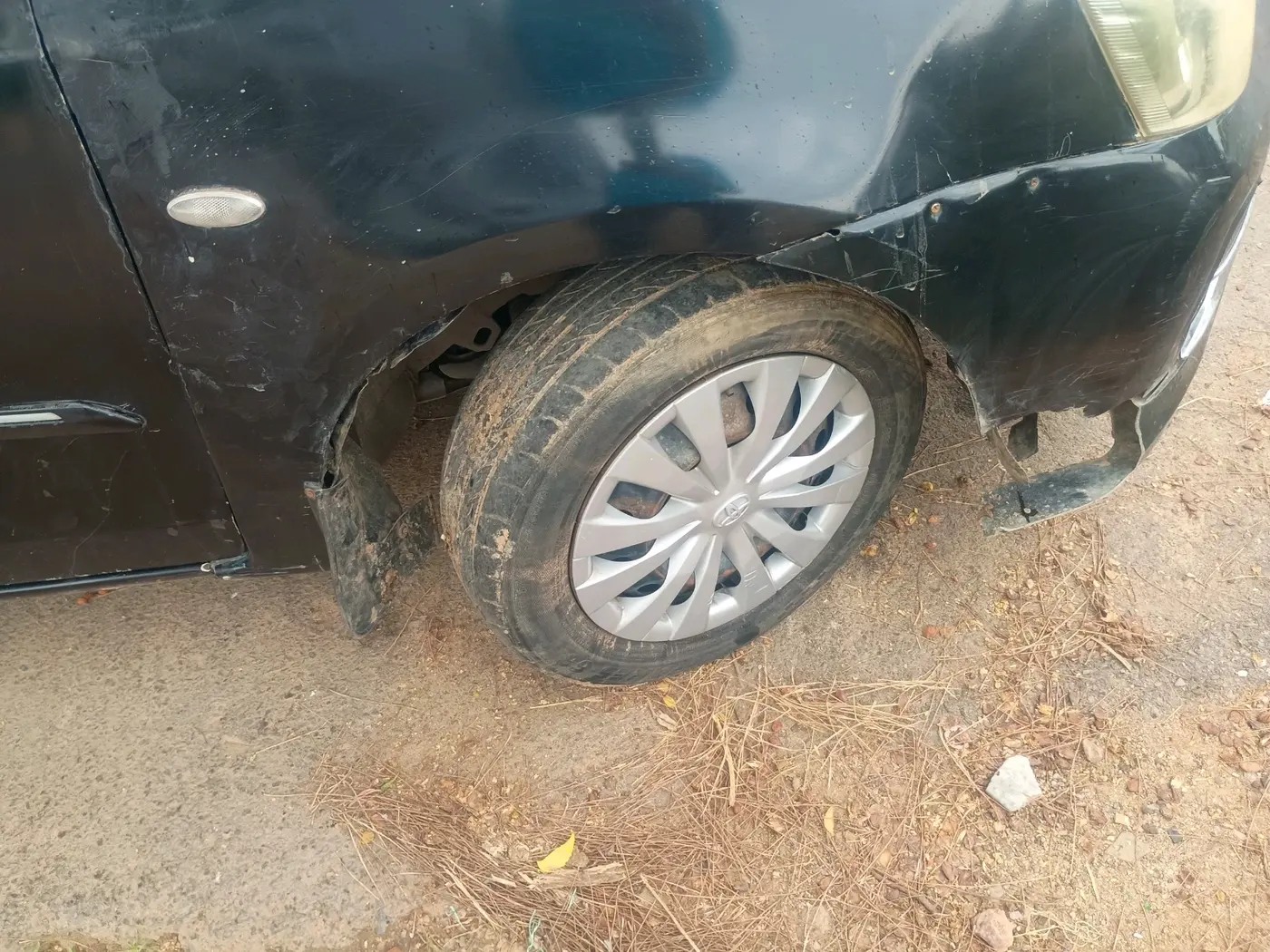 2011 Toyota Etios G, CNG, Manual, 99,069 km, tyre