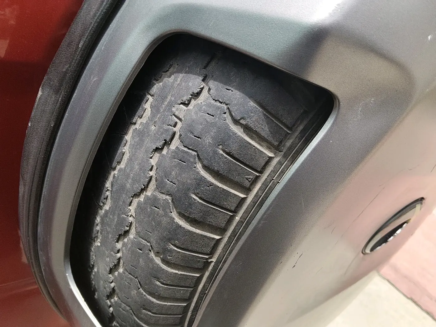 2018 Mahindra TUV300 T10, Diesel, Manual, 1,03,345 km, tyre