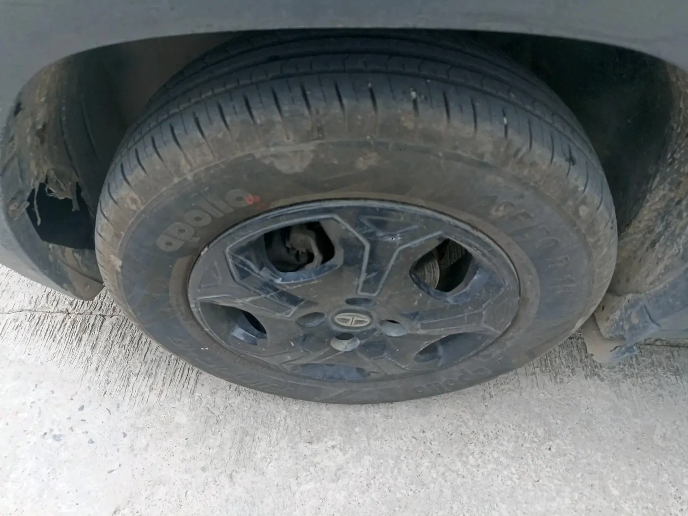 2022 Tata PUNCH ACCOMPLISHED MT, Petrol, Manual, 76,656 km, tyre
