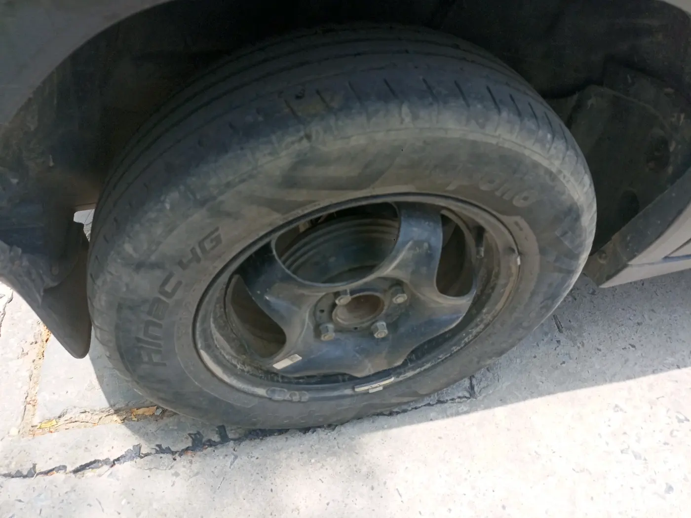 2022 Tata PUNCH ACCOMPLISHED MT, Petrol, Manual, 76,656 km, tyre