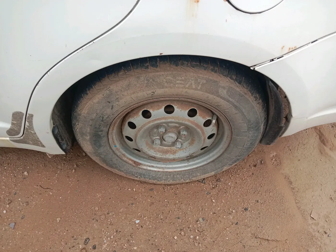 2008 Maruti Swift Dzire LXI 1.3, CNG, Manual, 1,00,000 km, tyre