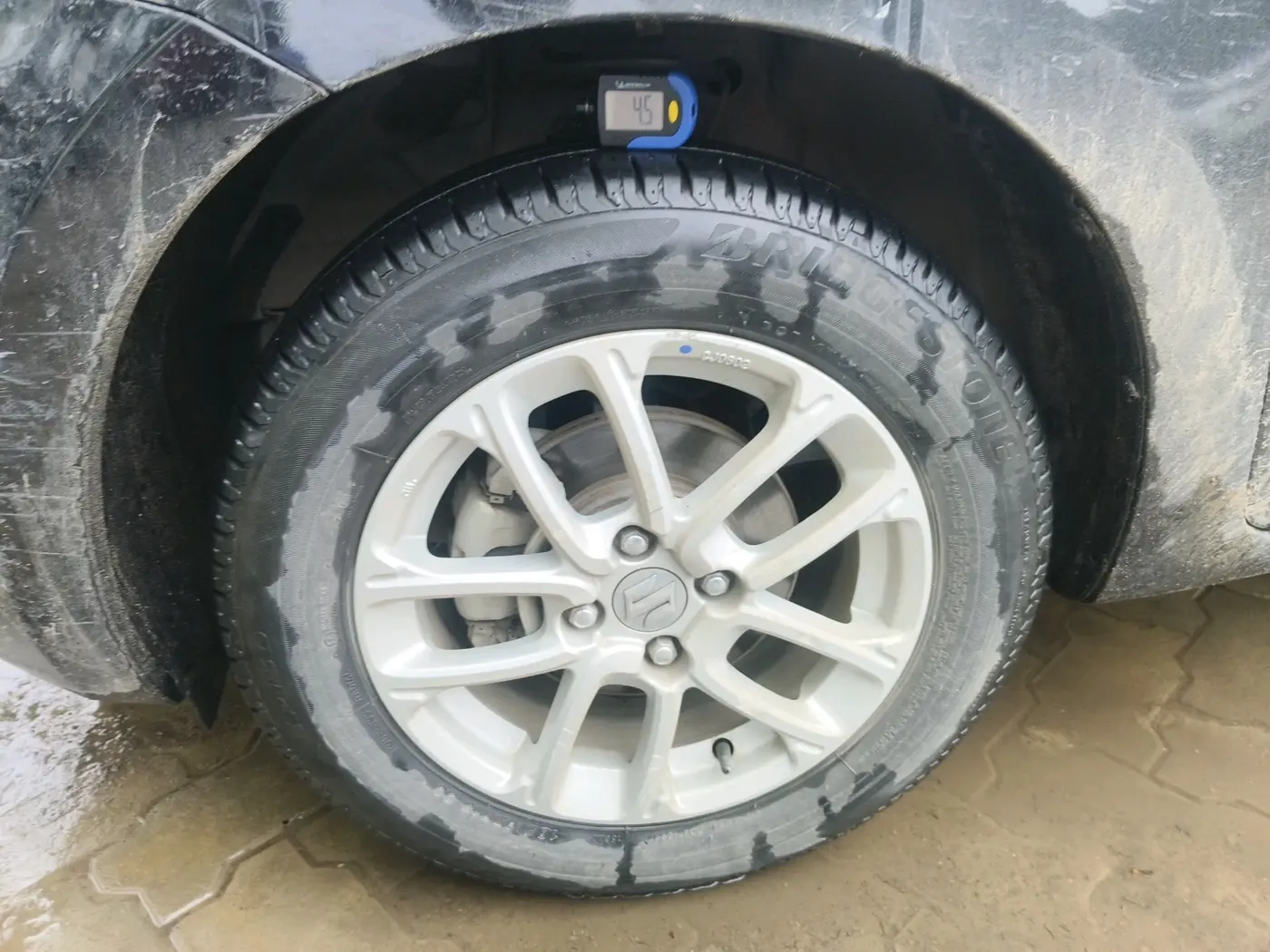 2024 Maruti Swift ZXI, Petrol, Manual, 42,701 km, tyre