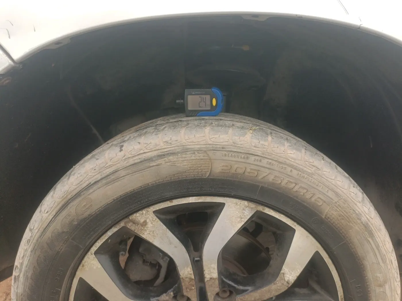 2014 Nissan Terrano XV D THP PREMIUM 110 PS, Diesel, Manual, 1,63,691 km, tyre