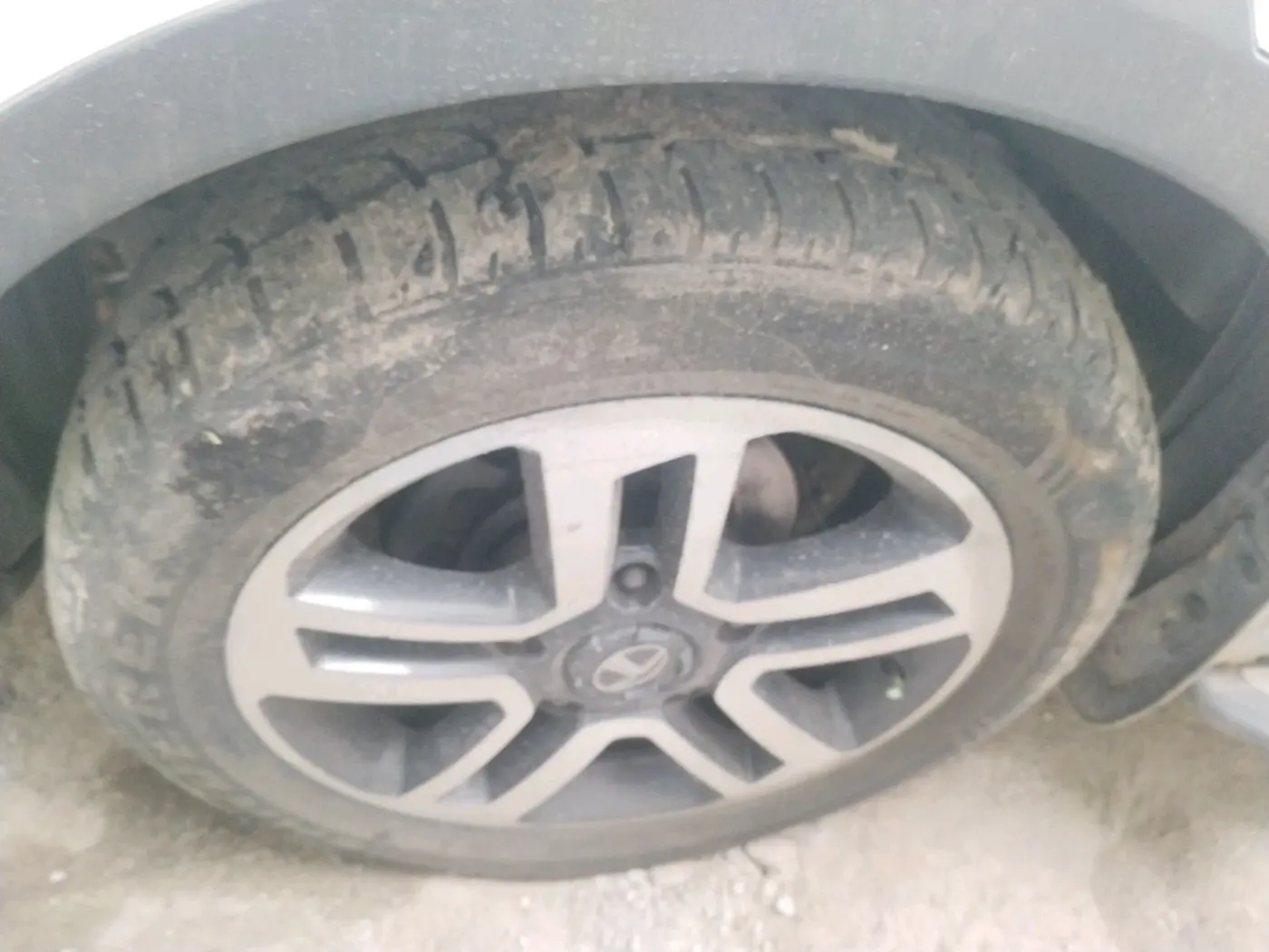 2018 Tata Hexa XT 4X2 7 STR, Diesel, Manual, 1,10,355 km, tyre