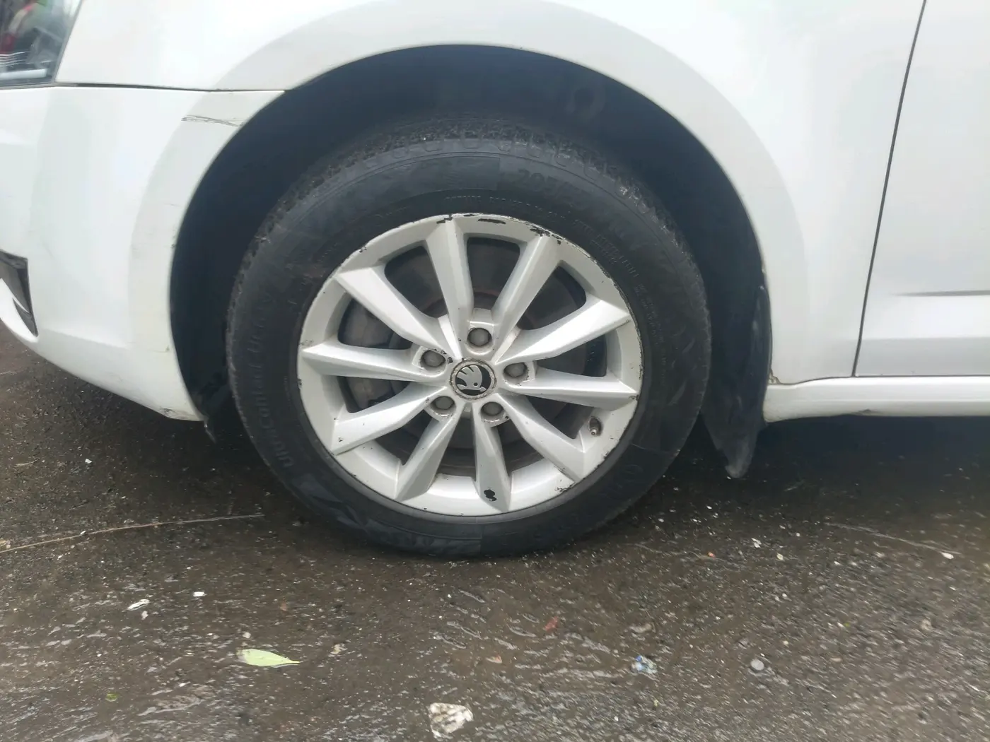 2014 Skoda Octavia ELEGANCE 1.8 TSI AT, Petrol, Automatic, 1,15,245 km, tyre