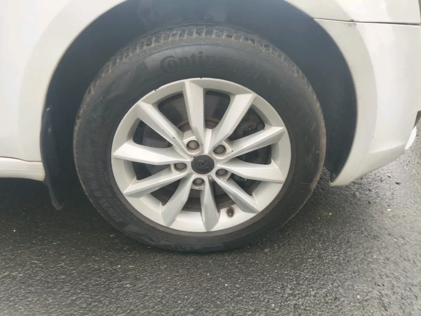 2014 Skoda Octavia ELEGANCE 1.8 TSI AT, Petrol, Automatic, 1,15,245 km, tyre