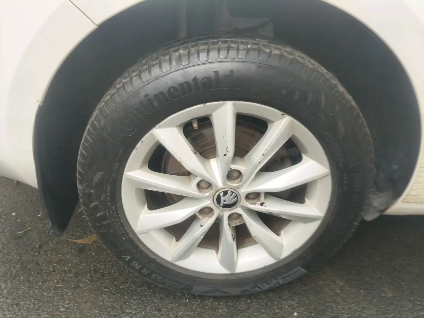 2014 Skoda Octavia ELEGANCE 1.8 TSI AT, Petrol, Automatic, 1,15,245 km, tyre