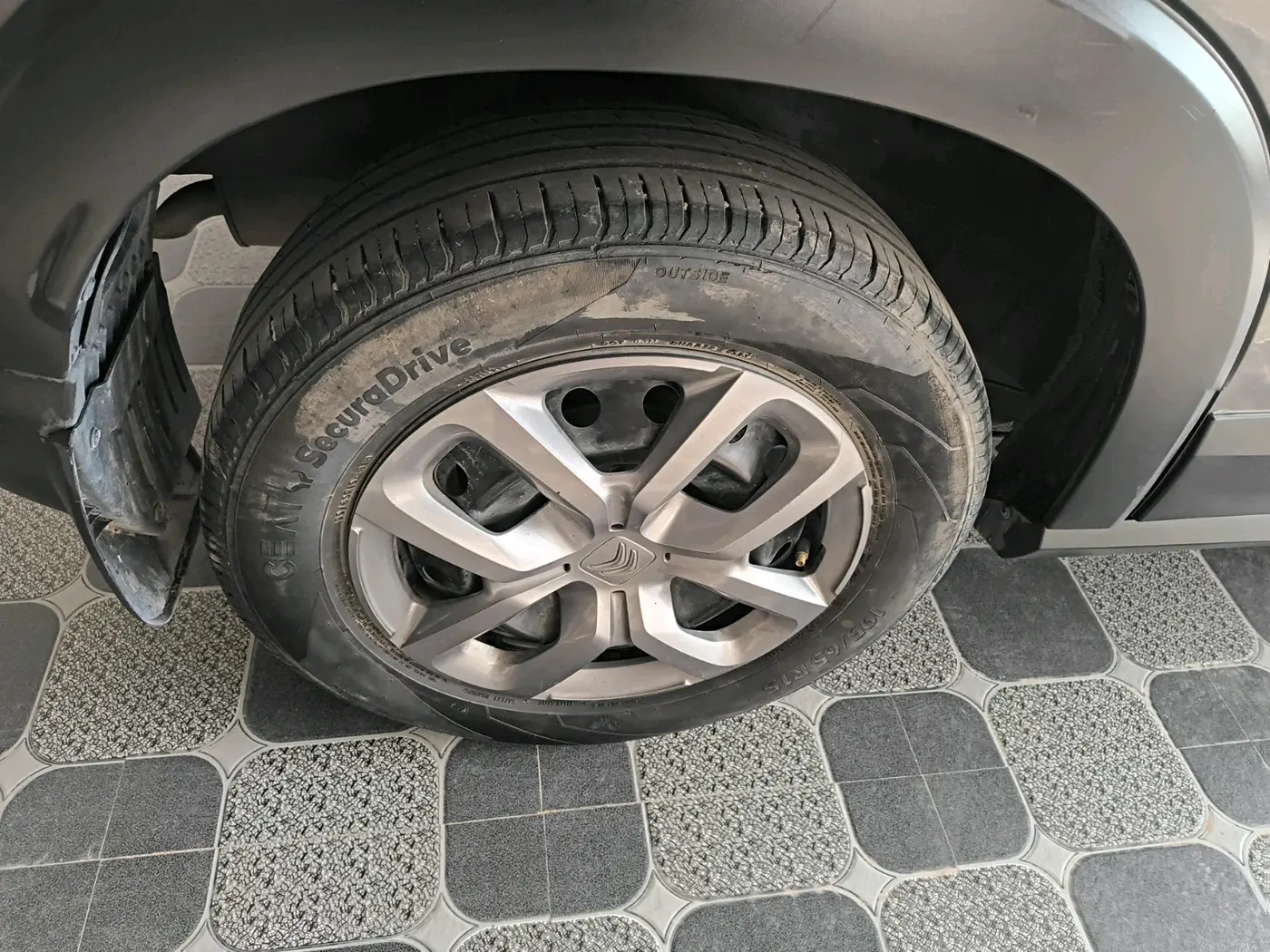 2023 CITROEN C3 FEEL 1.2, Petrol, Manual, 69,604 km, tyre