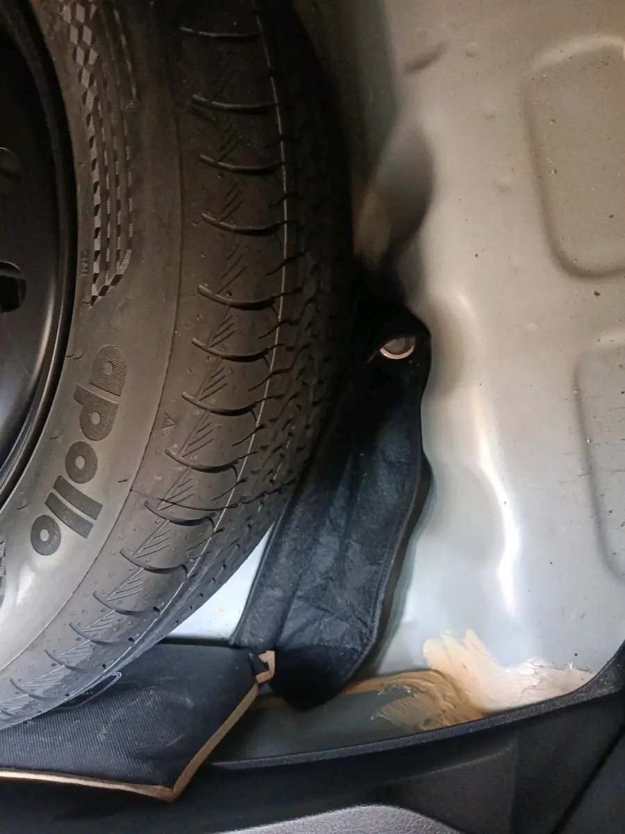 2022 Maruti Grand Vitara ALPHA SMART HYBRID ALLGRIP DUAL TONE, Petrol, Manual, 68,014 km, tyre