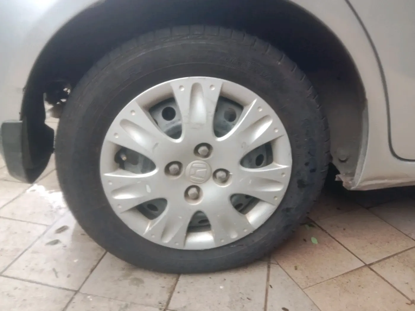 2014 Honda Brio S MT, Petrol, Manual, 20,997 km, tyre