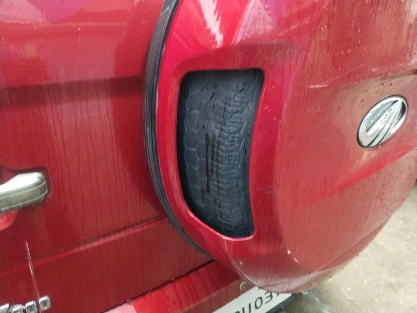2017 Mahindra TUV300 T4 PLUS, Diesel, Manual, 94,826 km, tyre