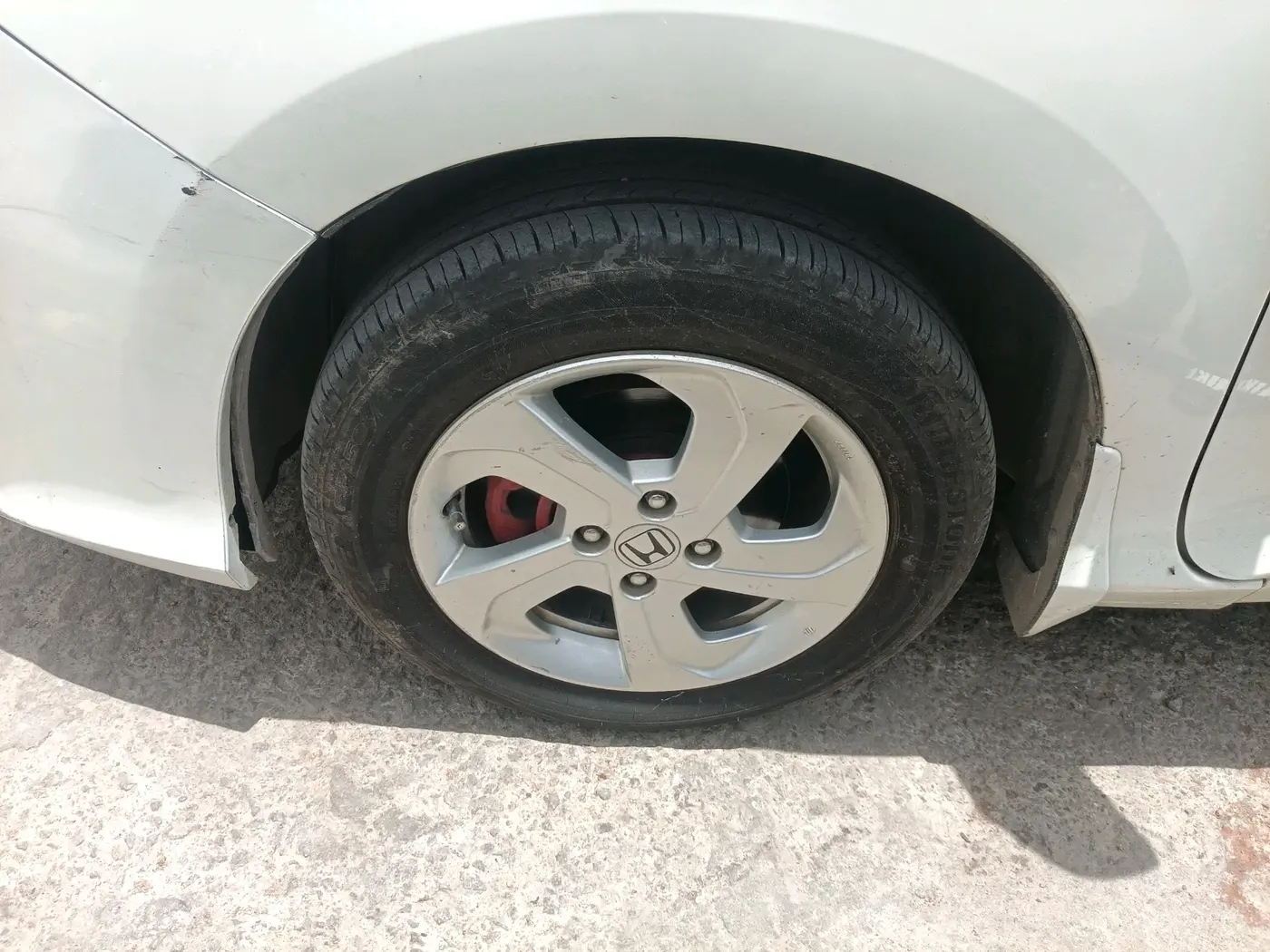 2016 Honda City 1.5L I-VTEC VX, Petrol, Manual, 1,03,813 km, tyre