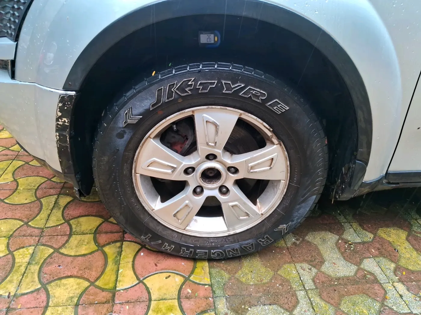 2013 Mahindra XUV500 W8, Diesel, Manual, 1,01,912 km, tyre
