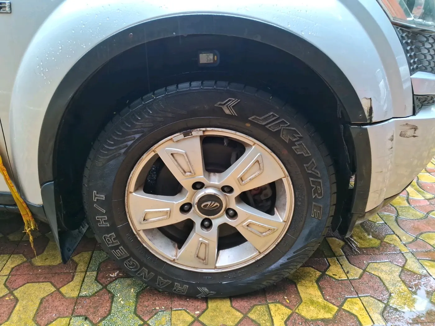 2013 Mahindra XUV500 W8, Diesel, Manual, 1,01,912 km, tyre