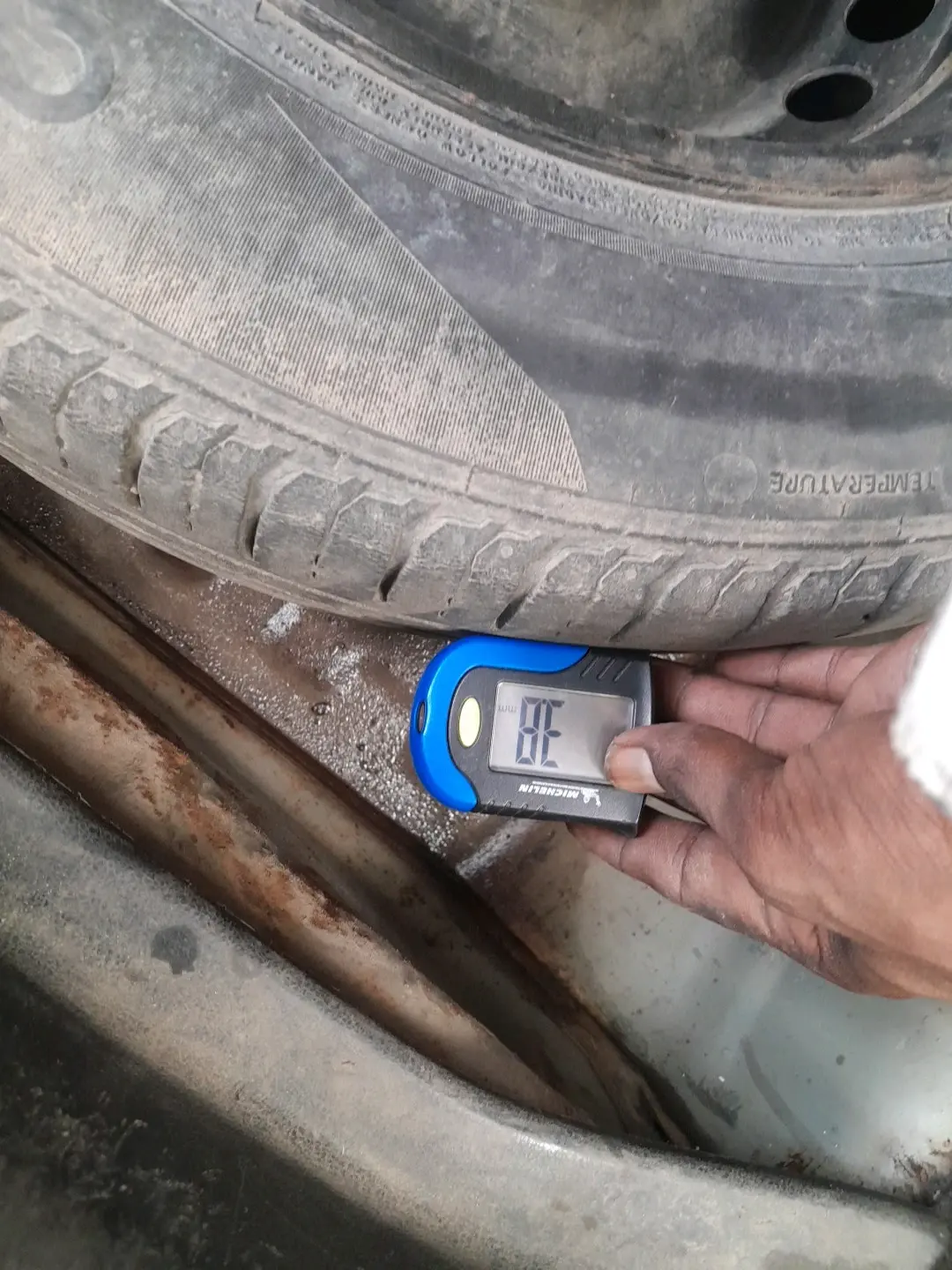 2011 Nissan Sunny XL, CNG, Manual, 97,153 km, tyre