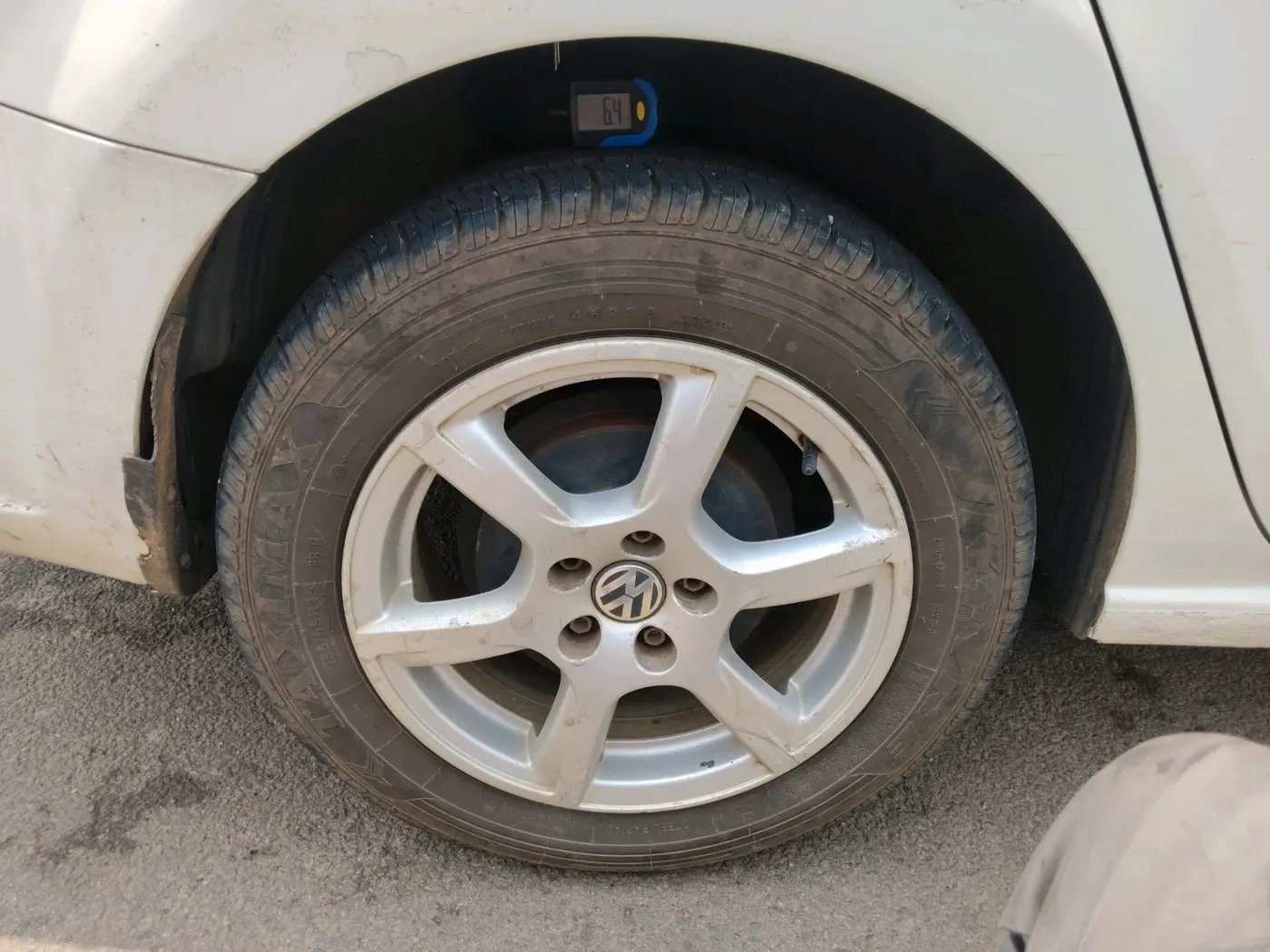 2012 Volkswagen Vento HIGHLINE DIESEL 1.6, Diesel, Manual, 2,61,534 km, tyre