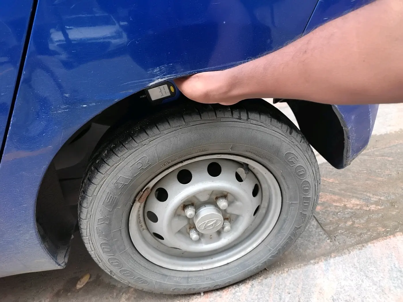 2014 Hyundai Eon ERA +, Petrol, Manual, 30,443 km, tyre