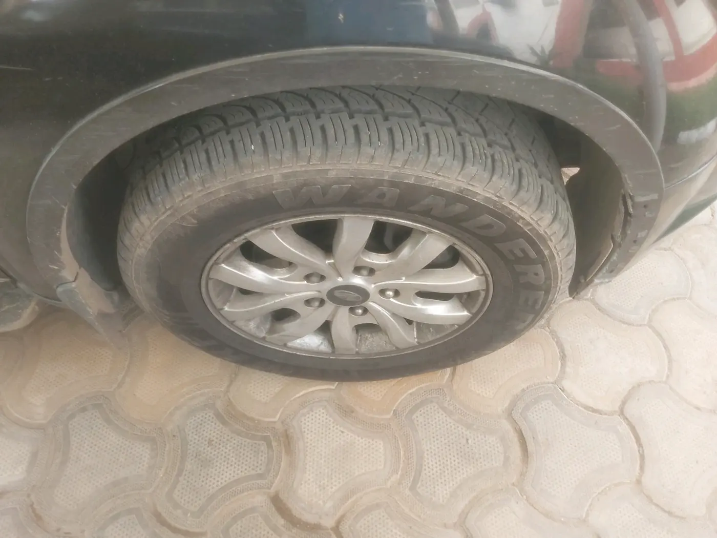 2015 Mahindra XUV500 W10, Diesel, Manual, 1,22,510 km, tyre