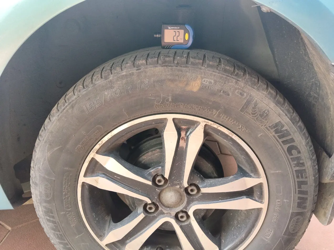 2013 Mahindra Verito 1.5 D6, Diesel, Manual, 1,15,941 km, tyre