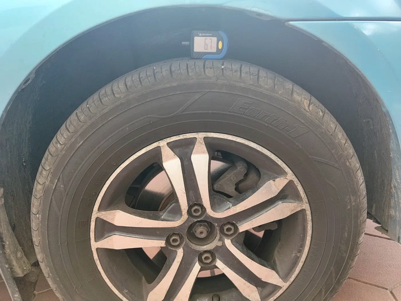 2013 Mahindra Verito 1.5 D6, Diesel, Manual, 1,15,941 km, tyre