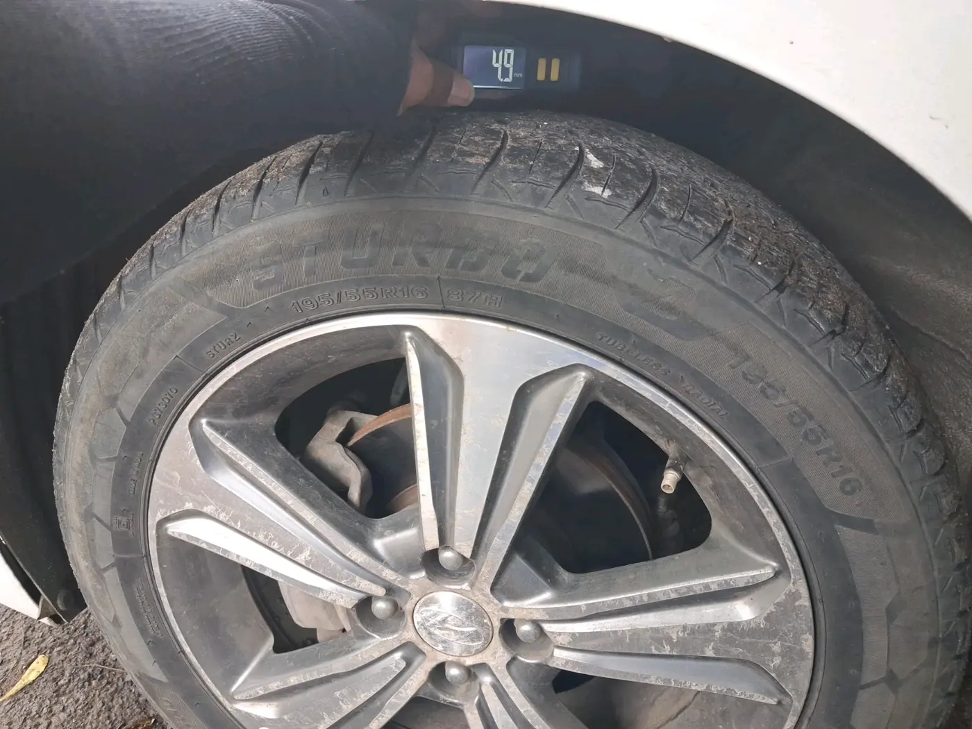 2017 Hyundai Verna 1.6 CRDI SX + AT, Diesel, Automatic, 1,29,097 km, tyre