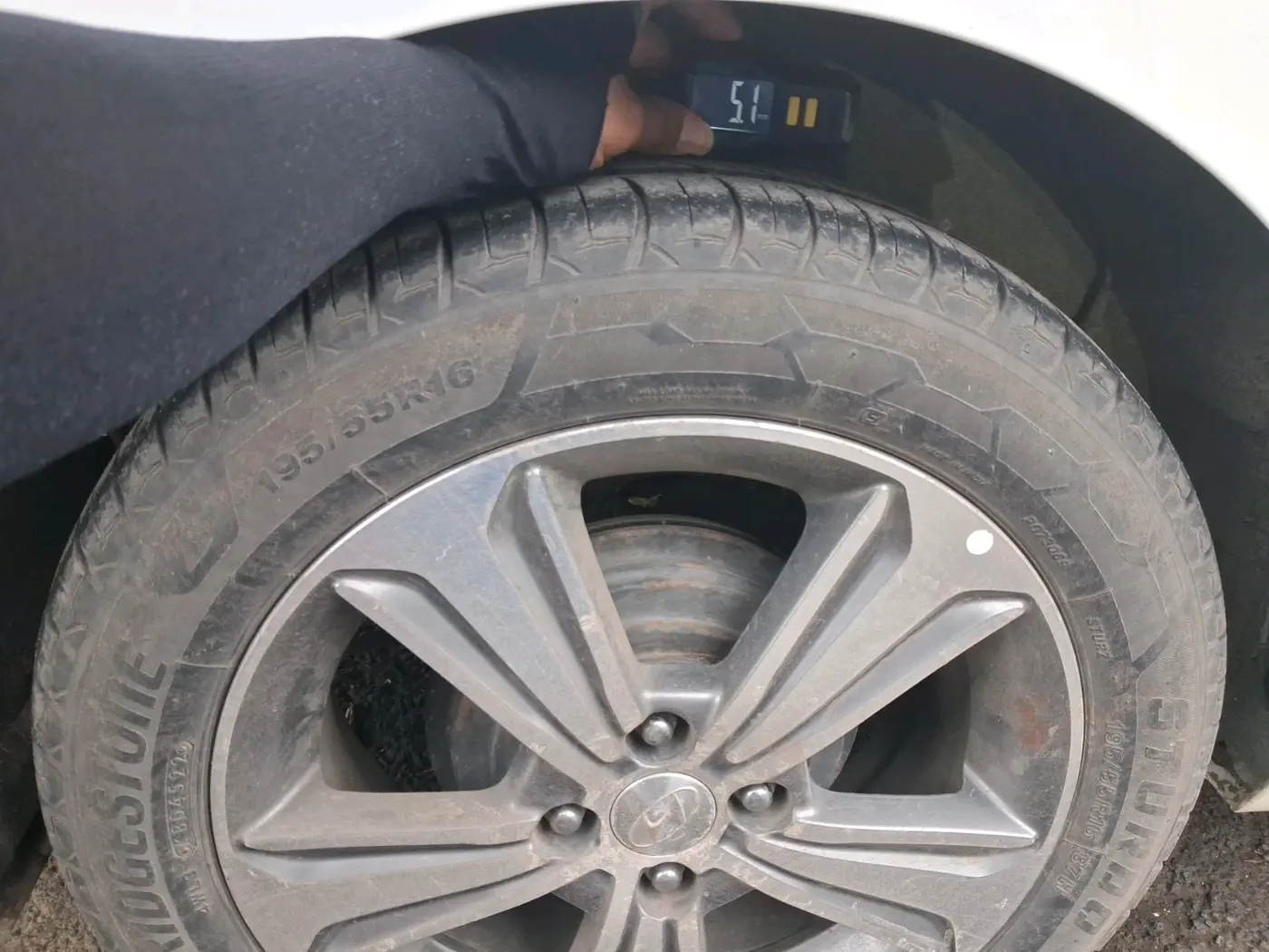 2017 Hyundai Verna 1.6 CRDI SX + AT, Diesel, Automatic, 1,29,097 km, tyre