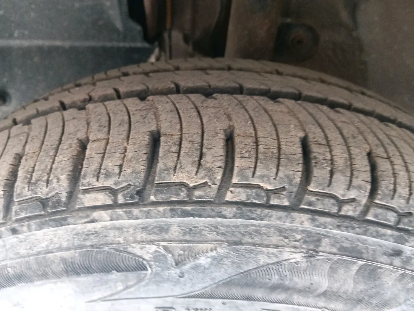 2016 Mahindra Kuv100 K4 PLUS 6 STR, Petrol, Manual, 9,892 km, tyre