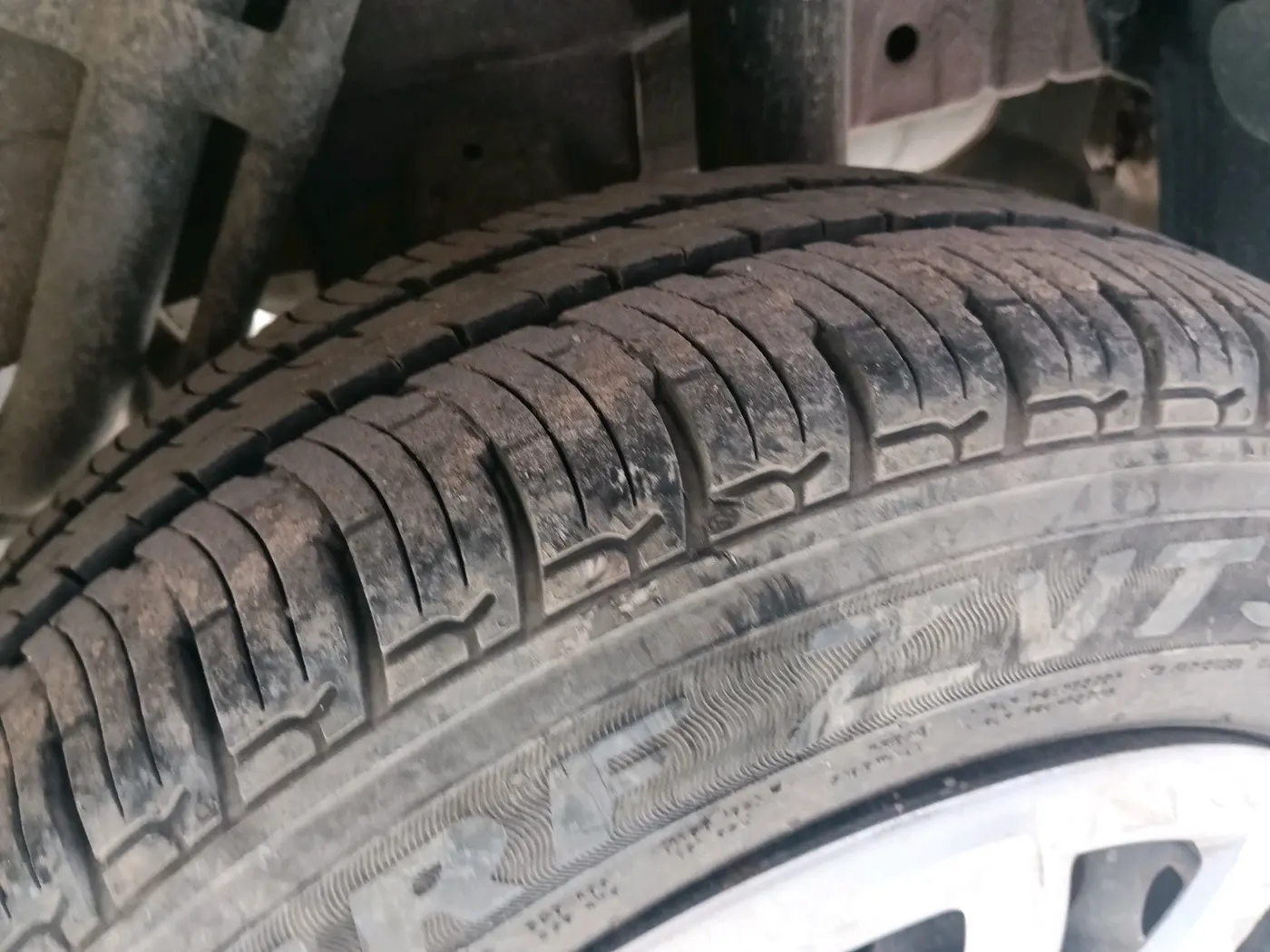 2016 Mahindra Kuv100 K4 PLUS 6 STR, Petrol, Manual, 9,892 km, tyre