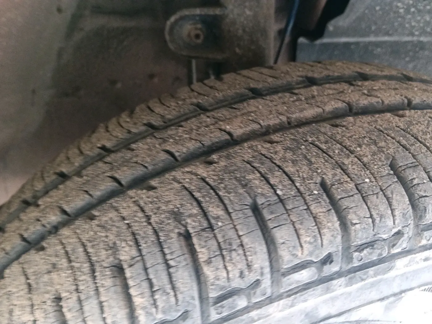 2016 Mahindra Kuv100 K4 PLUS 6 STR, Petrol, Manual, 9,892 km, tyre