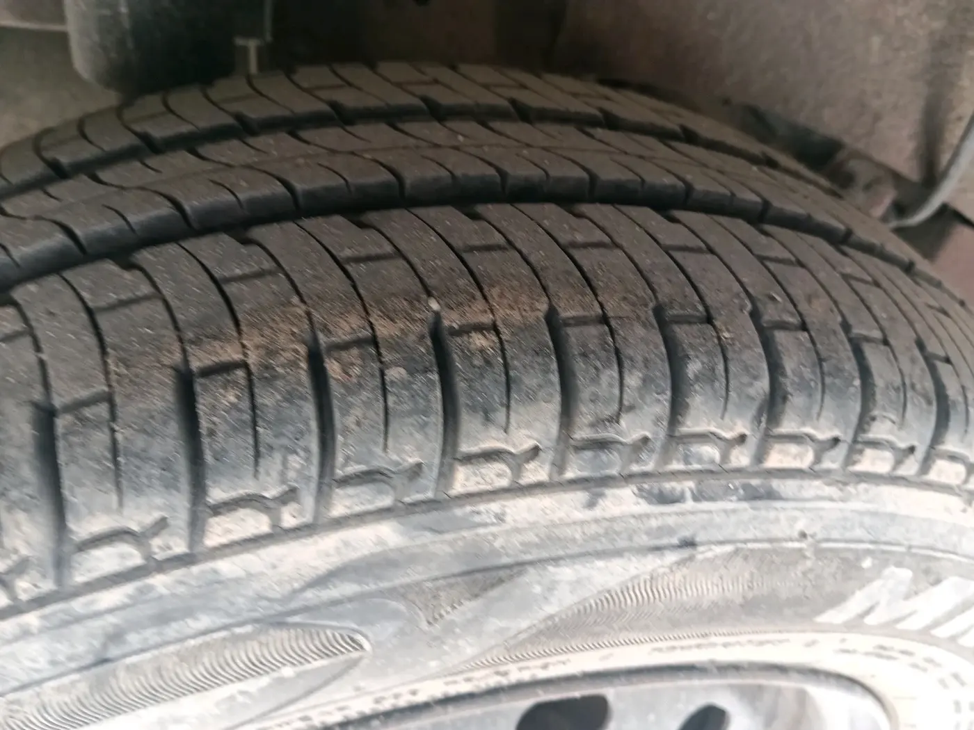 2016 Mahindra Kuv100 K4 PLUS 6 STR, Petrol, Manual, 9,892 km, tyre