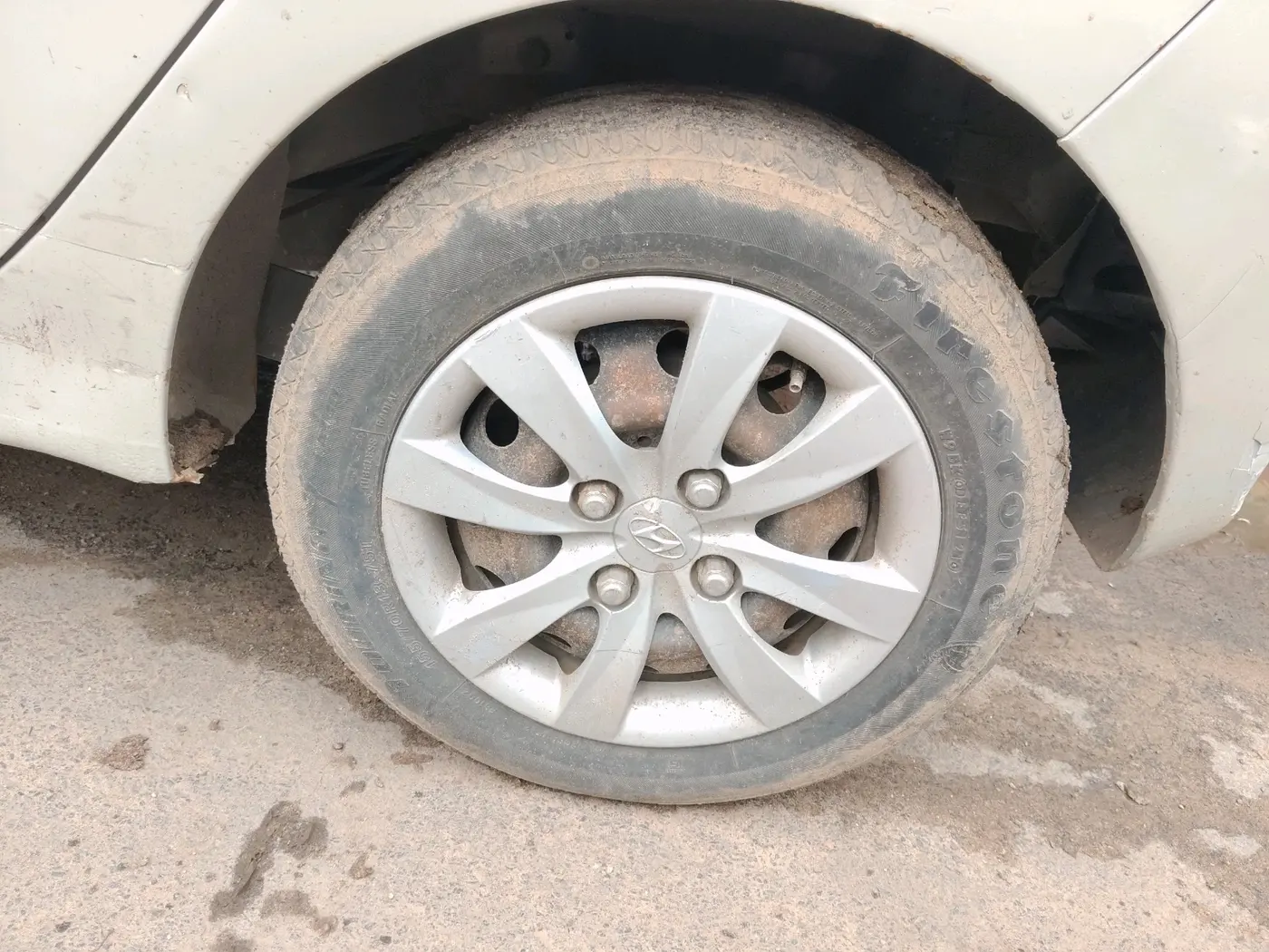 2011 Hyundai Eon SPORTZ, CNG, Manual, 1,43,675 km, tyre