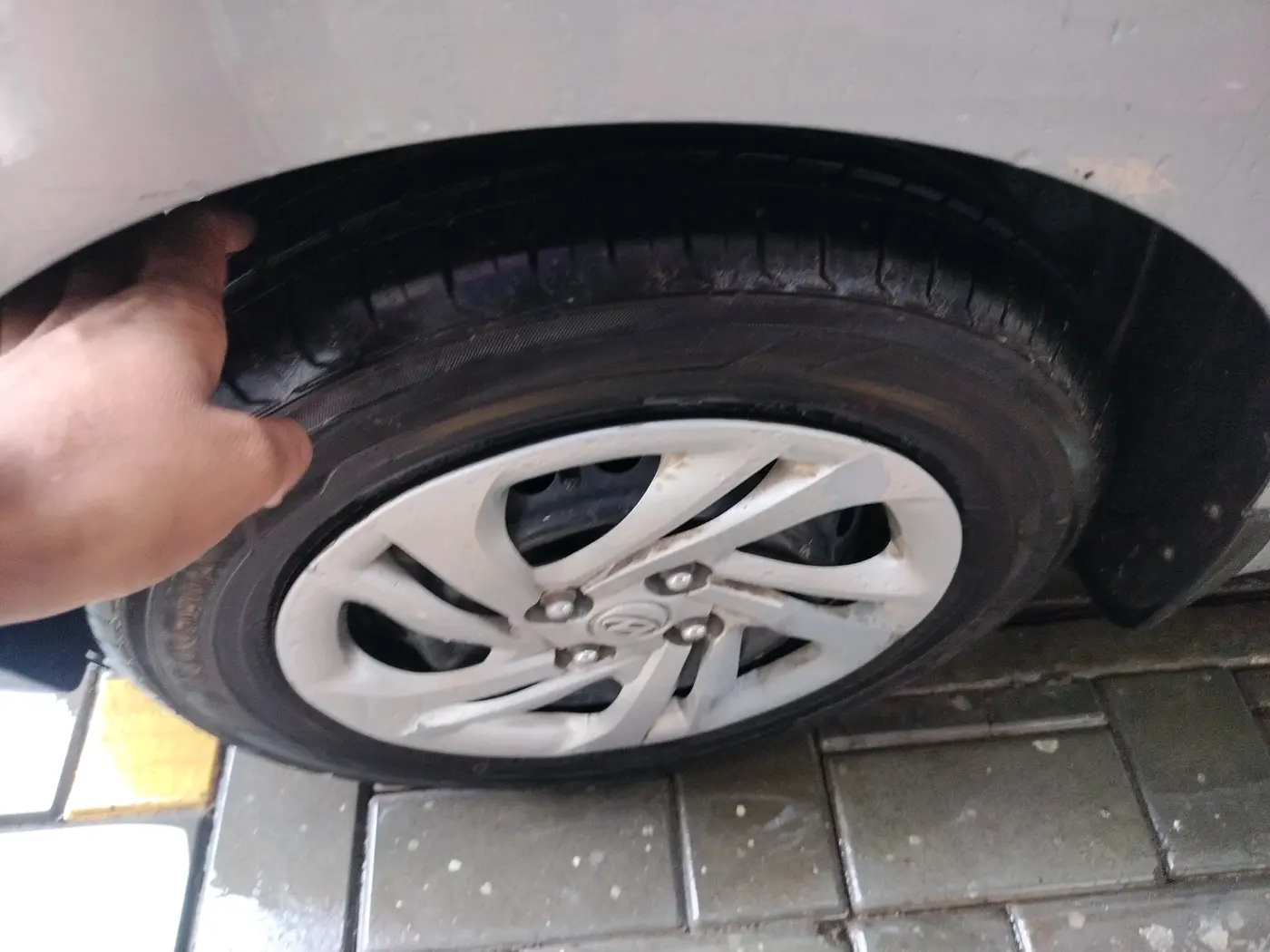 2021 Hyundai AURA S 1.2 CNG, CNG, Manual, 1,21,830 km, tyre
