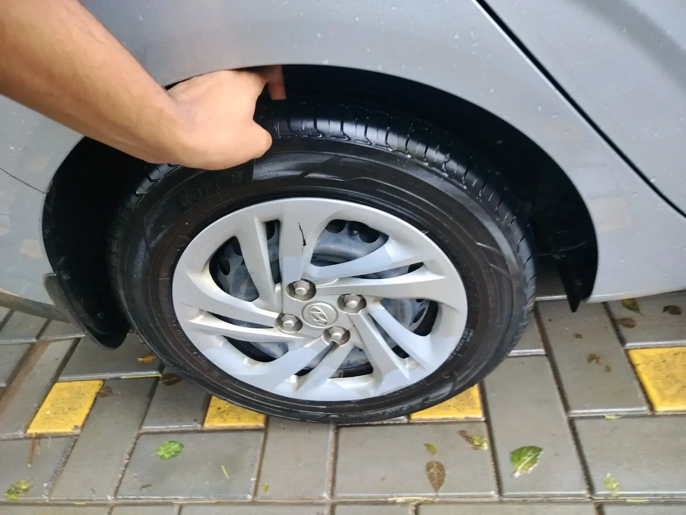 2021 Hyundai AURA S 1.2 CNG, CNG, Manual, 1,21,830 km, tyre