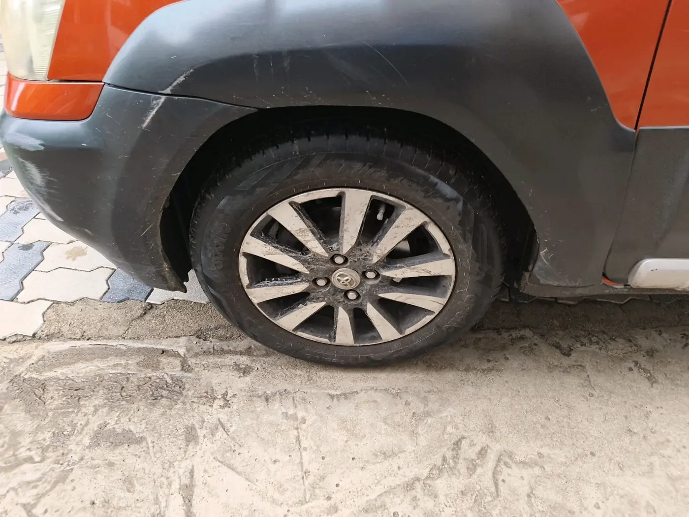 2015 Toyota Etios CROSS 1.4 GD, Diesel, Manual, 1,89,139 km, tyre