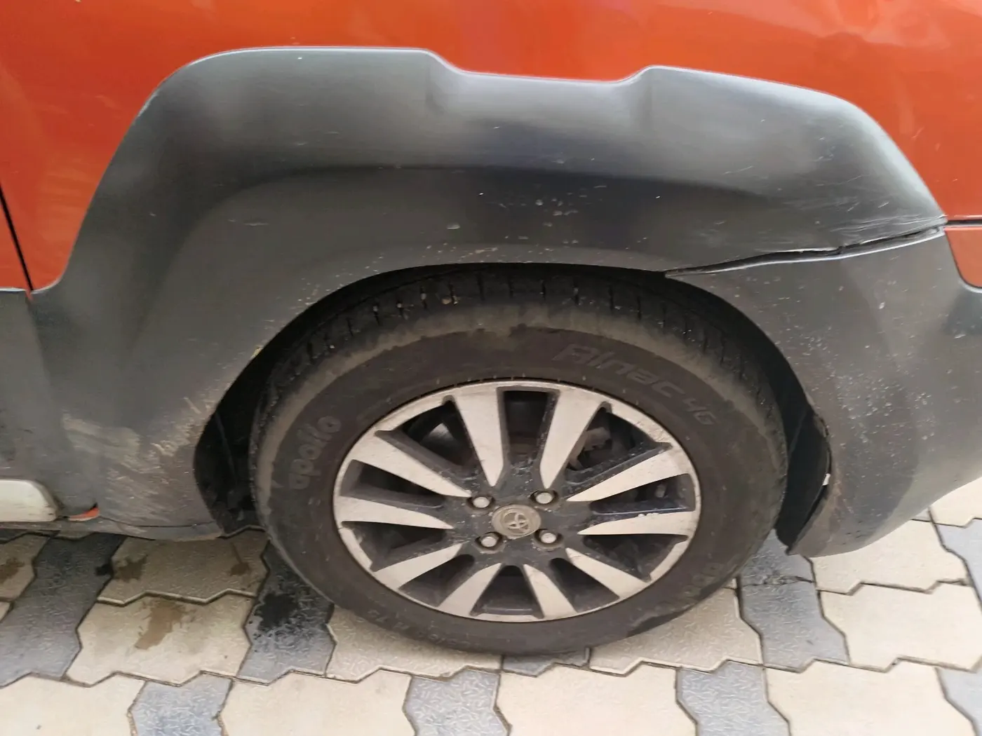 2015 Toyota Etios CROSS 1.4 GD, Diesel, Manual, 1,89,139 km, tyre
