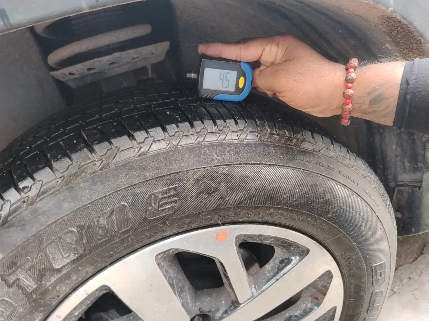 2020 Tata Harrier XZA PLUS 2.0L, Diesel, Automatic, 95,245 km, tyre