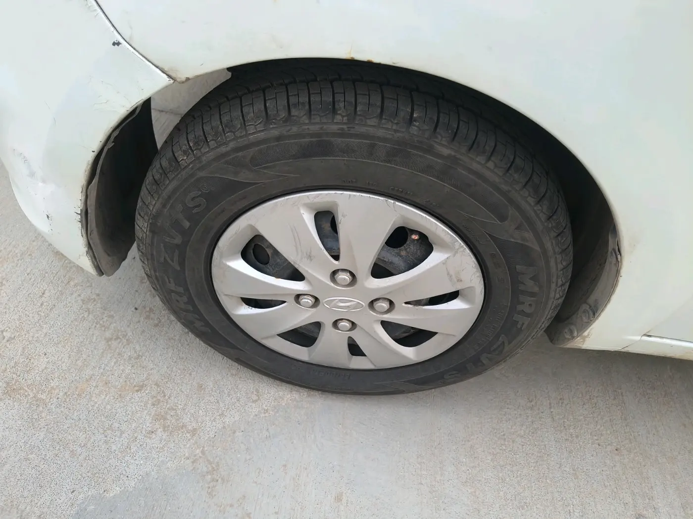 2011 Hyundai i10 MAGNA 1.1, CNG, Manual, 1,01,770 km, tyre