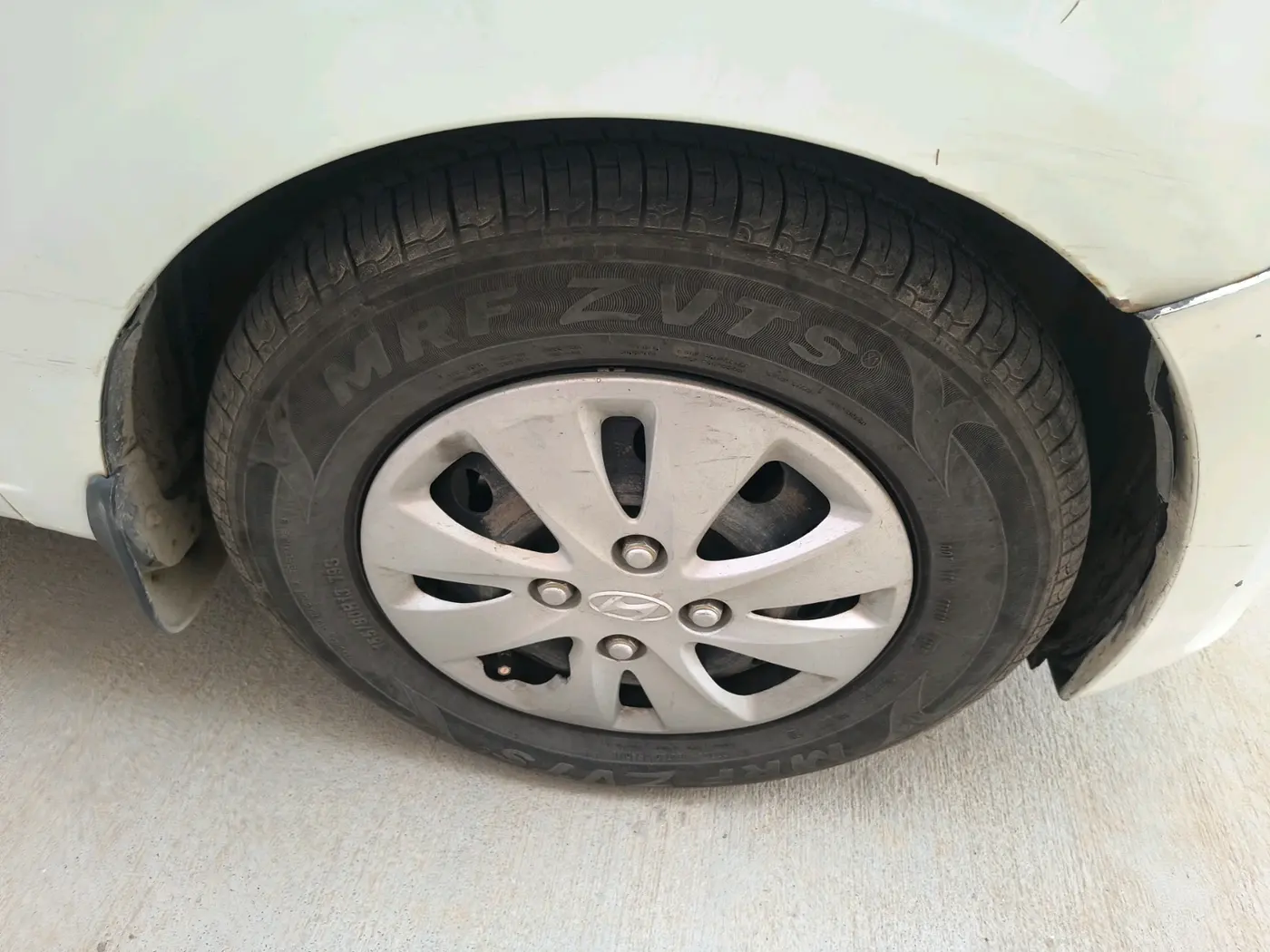 2011 Hyundai i10 MAGNA 1.1, CNG, Manual, 1,01,770 km, tyre