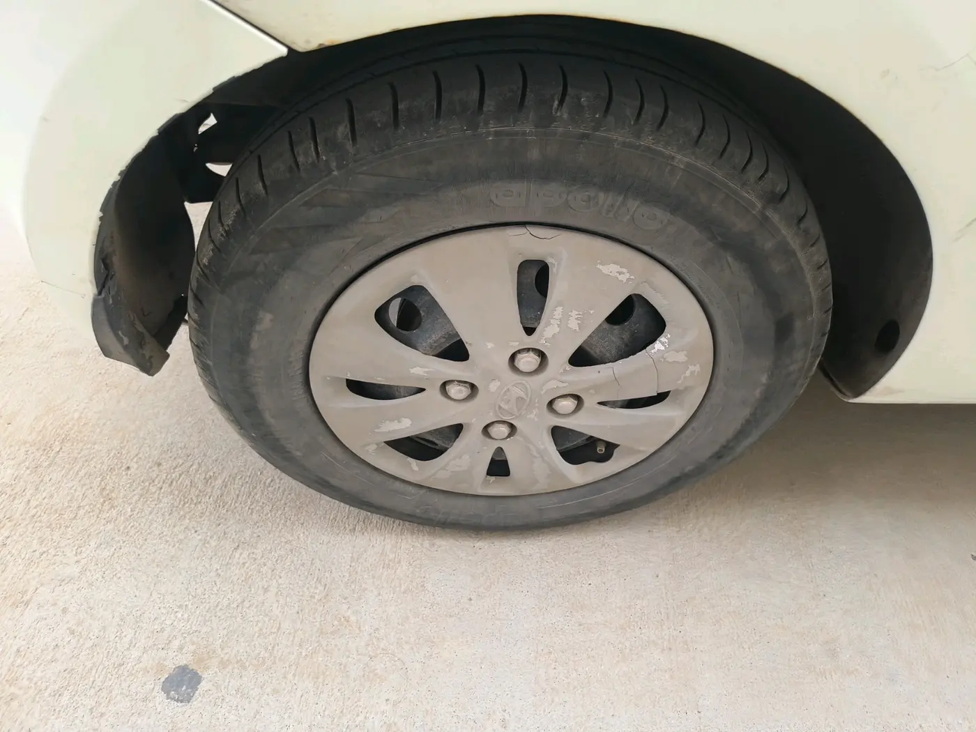 2011 Hyundai i10 MAGNA 1.1, CNG, Manual, 1,01,770 km, tyre