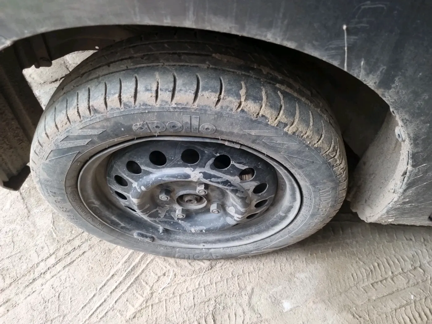 2015 Maruti Wagon R 1.0 VXI, CNG, Manual, 1,54,976 km, tyre
