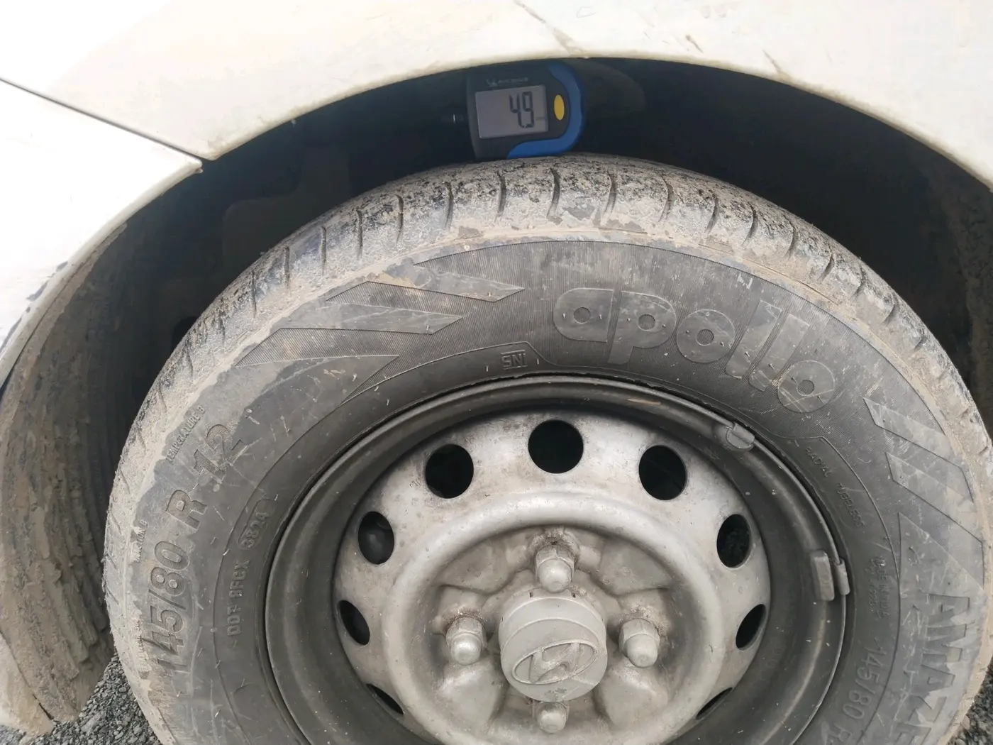 2014 Hyundai Eon ERA +, CNG, Manual, 1,47,424 km, tyre