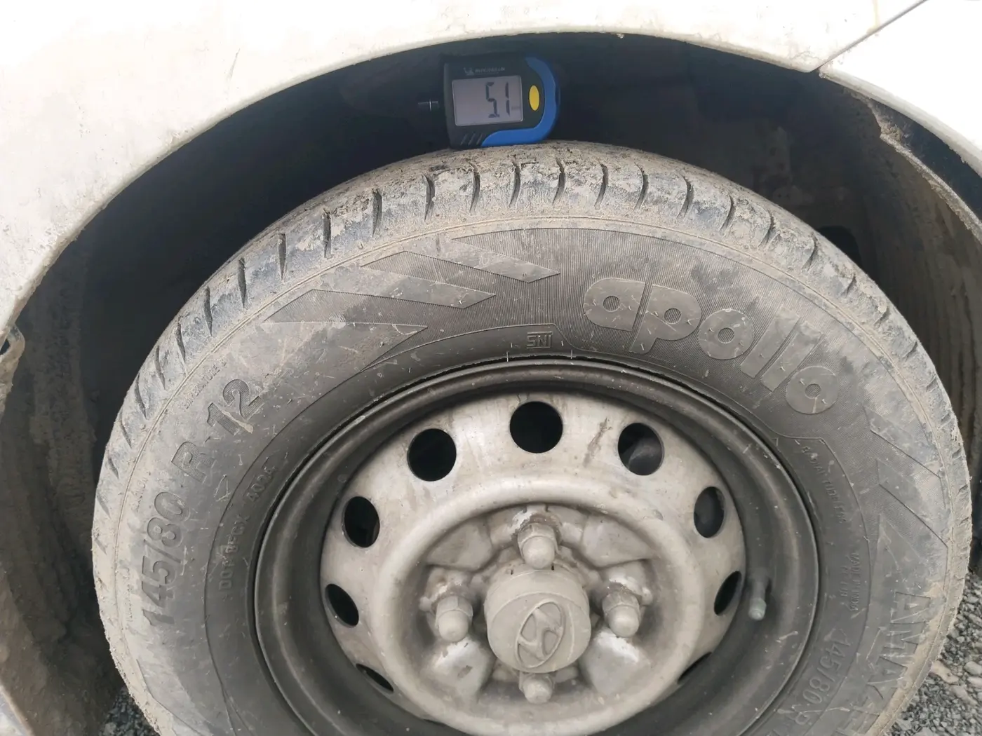 2014 Hyundai Eon ERA +, CNG, Manual, 1,47,424 km, tyre