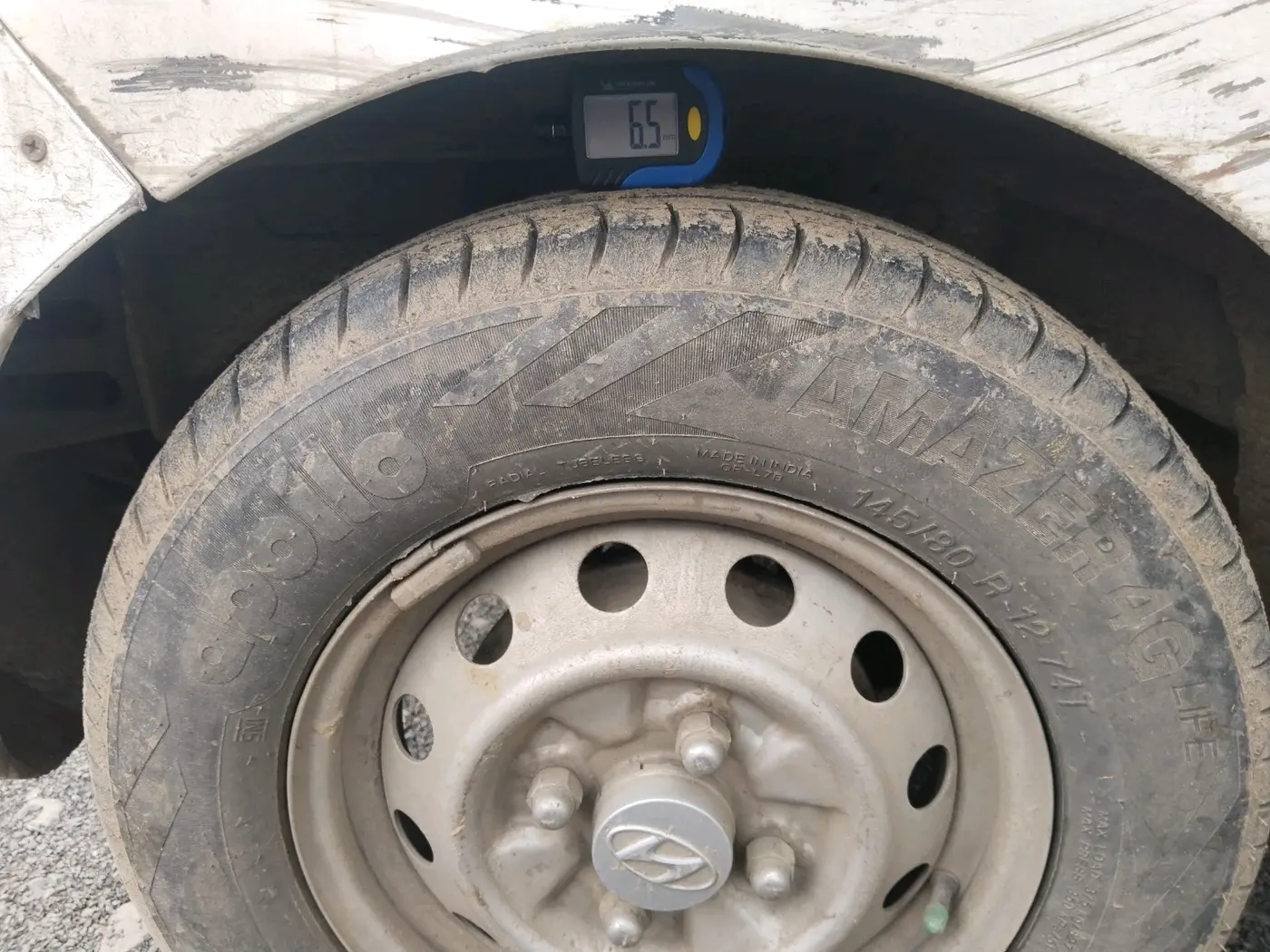 2014 Hyundai Eon ERA +, CNG, Manual, 1,47,424 km, tyre
