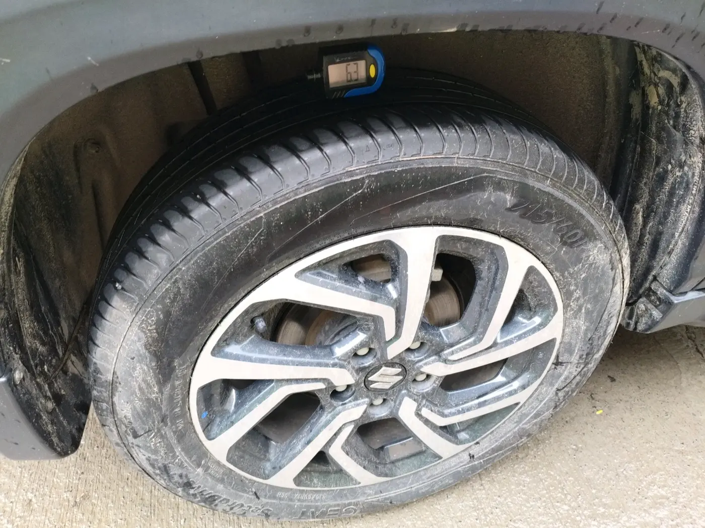 2025 Maruti Victoris Lxi 1.5 MT, Petrol, Automatic, 9,124 km, tyre