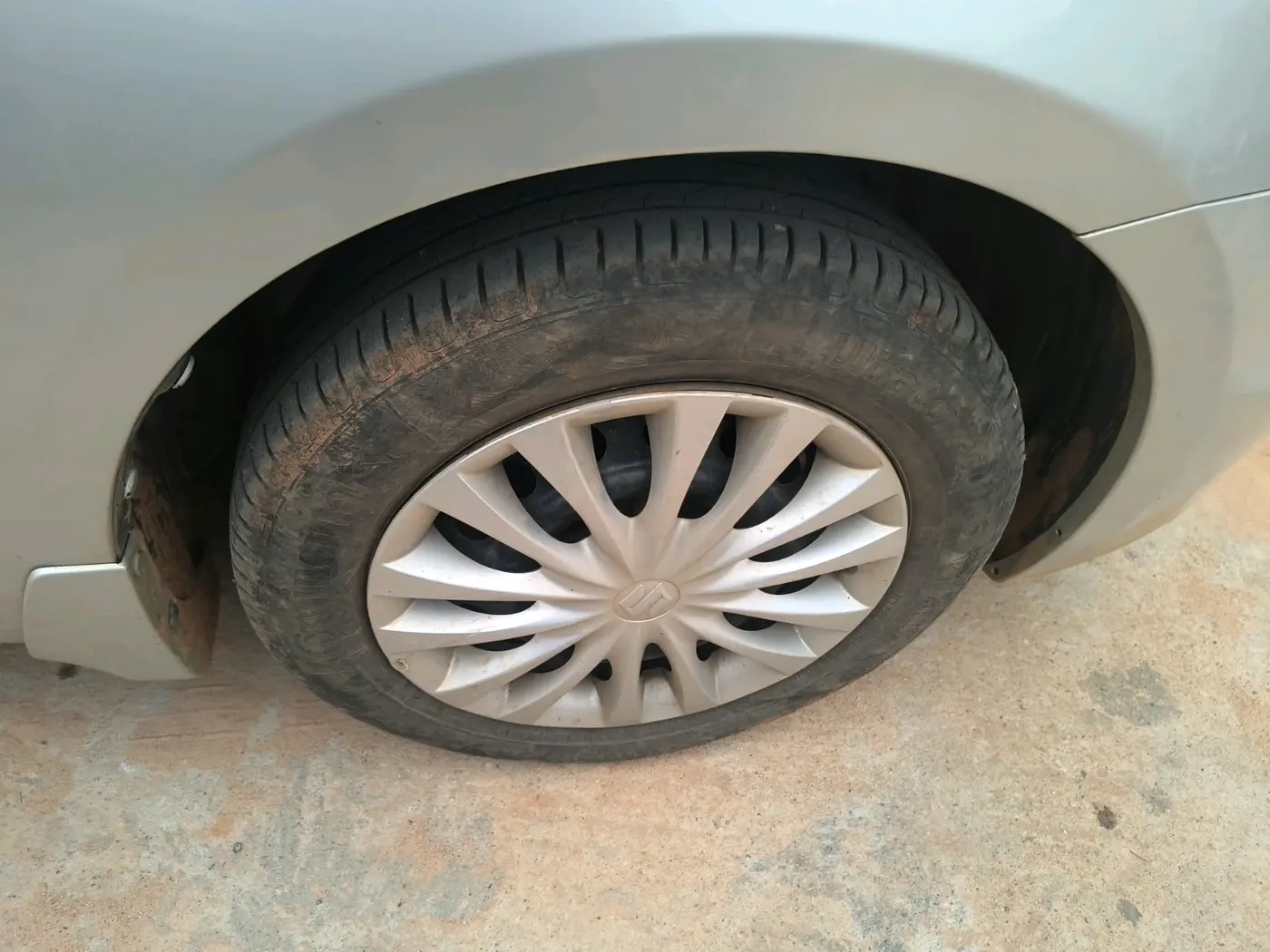 2015 Maruti Ciaz VXI+, Petrol, Manual, 96,945 km, tyre