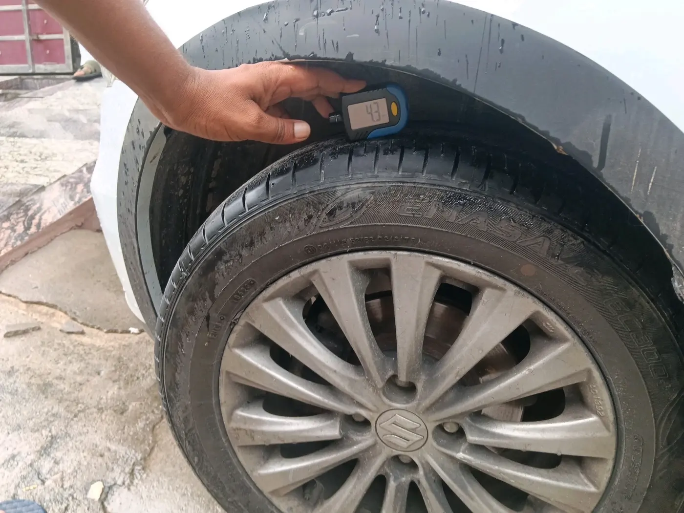 2014 Maruti Ciaz ZXI AT, CNG, Automatic, 1,02,102 km, tyre