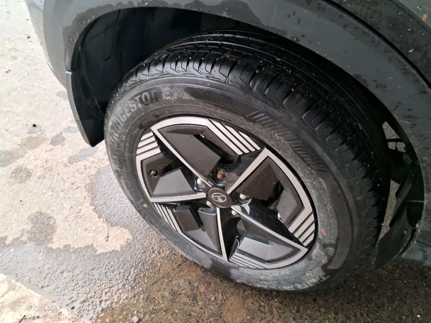 2024 Tata NEXON CREATIVE + SUNROOF 1.2 PETROL, Petrol, Manual, 13,618 km, tyre