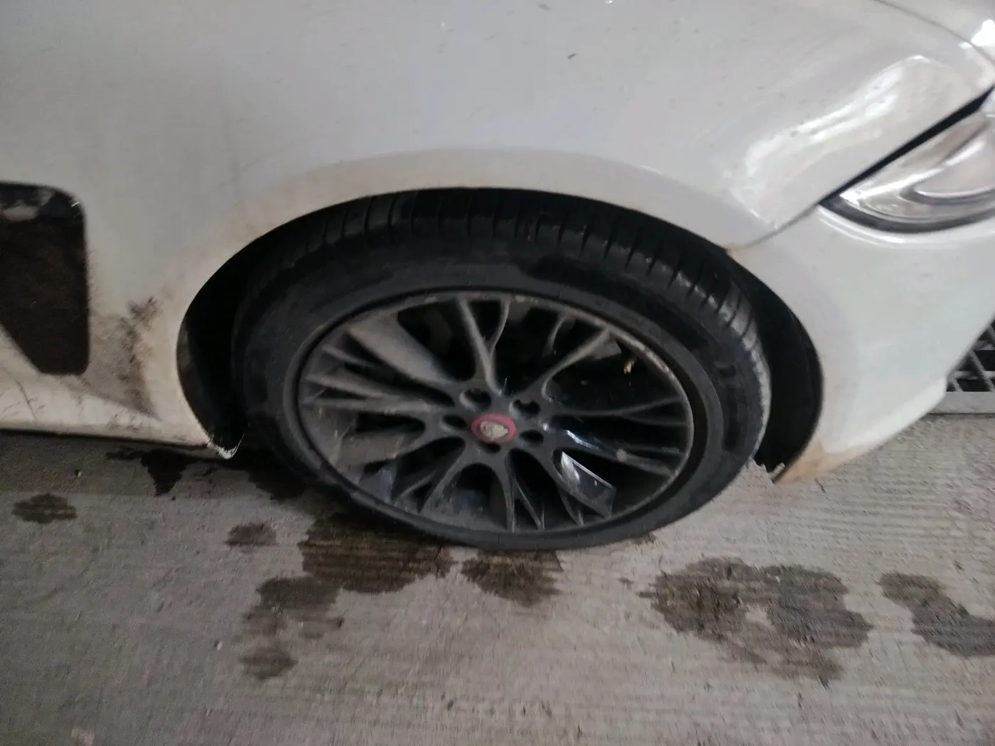 2011 Jaguar XF 3.0 DIESEL, Diesel, Automatic, 1,10,145 km, tyre