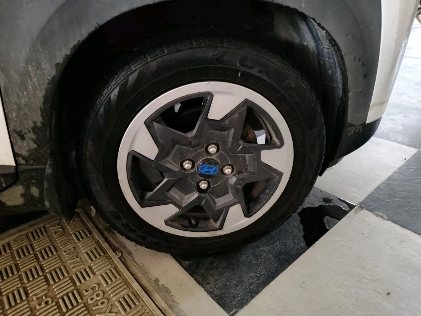 2023 Hyundai EXTER SX 1.2 CNG MT, CNG, Manual, 30,776 km, tyre