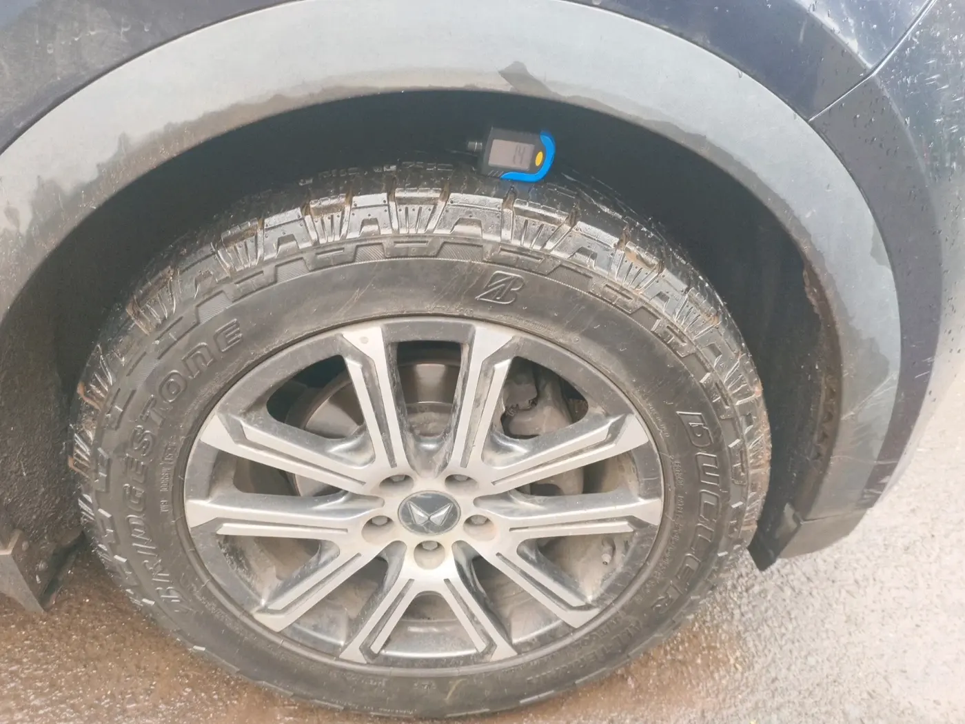 2022 Mahindra XUV700 AX 7 LUXURY D AT 7 STR, Diesel, Automatic, 1,08,837 km, tyre